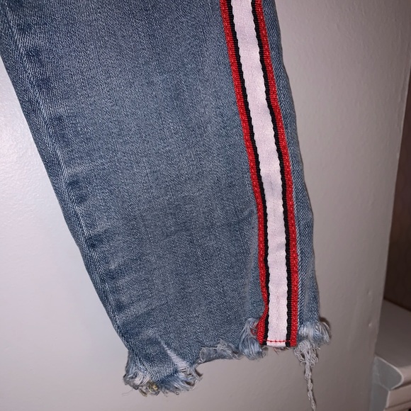 Zara Cropped, mid rise, lightly ripped jeans :) - Picture 4 of 7